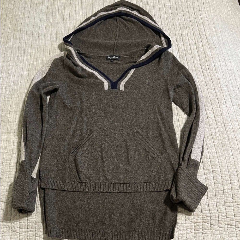 🔥🔥🔥Knyt & Lynk – Cashmere High/Low Striped Sweater OLIVE/HEATHER GREY/NAVY / M